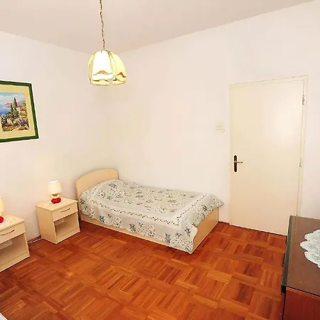 Komfortable Sara In Apartment Zadar